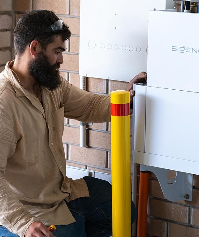 solar-installation-inverter